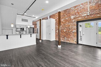 819 Blooming Glen Rd in Perkasie, PA - Foto de edificio - Building Photo