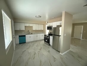 4634 E Burns St in Tucson, AZ - Foto de edificio - Building Photo