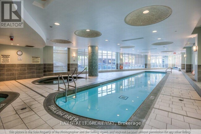 18 Holmes Ave in Toronto, ON - Building Photo - Building Photo