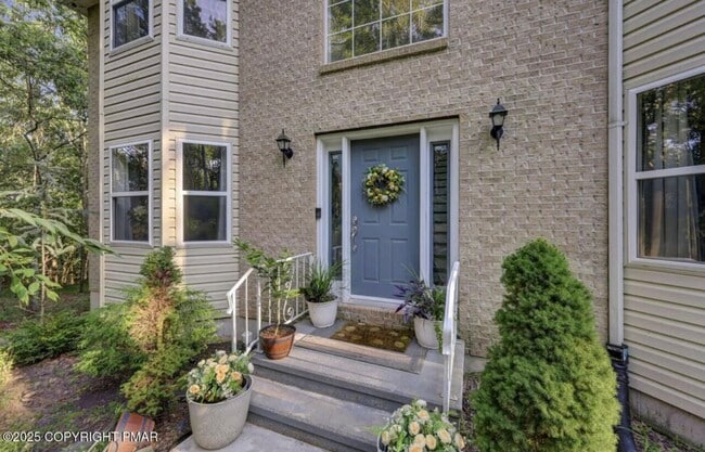 128 Wilson Ct in Saylorsburg, PA - Building Photo - Building Photo