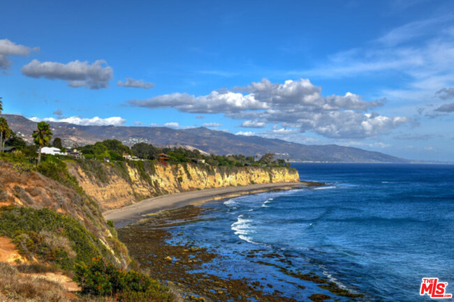 7328 Birdview Ave in Malibu, CA - Building Photo - Building Photo