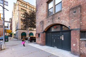135 Hudson St in New York, NY - Foto de edificio - Building Photo