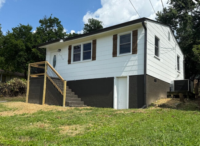 1934 Massachusetts Ave in Knoxville, TN - Building Photo - Building Photo