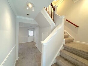 6410 Katherine Ann Ln in Springfield, VA - Foto de edificio - Building Photo