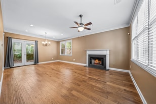 1993 Eastend Dr in Memphis, TN - Building Photo