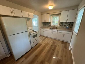 26500 Drakefield Ave in Euclid, OH - Building Photo - Building Photo