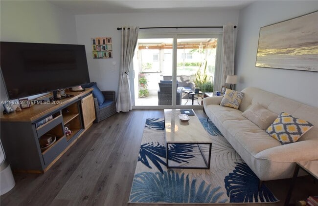 2572 Emory Dr W in West Palm Beach, FL - Building Photo - Building Photo