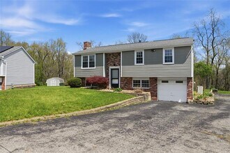 108 Whitney Dr in Cranberry Township, PA - Building Photo - Building Photo