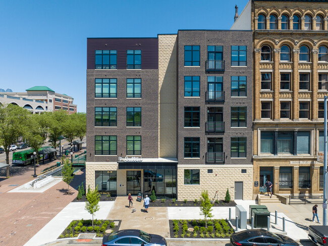 The Sutton in Dayton, OH - Foto de edificio - Building Photo