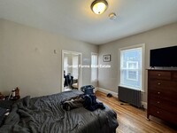 218 Banks St, Unit 7 in Cambridge, MA - Building Photo - Building Photo