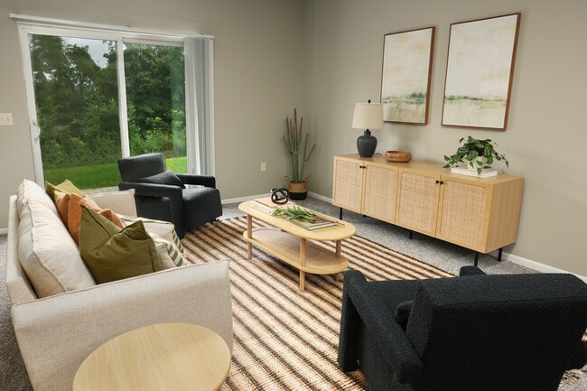 The Oaks at Lakeview in Omaha, NE - Building Photo - Building Photo