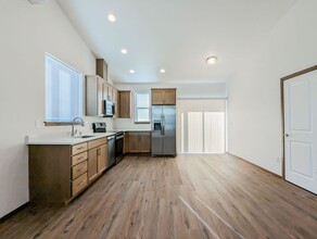 2224 Sturgeon Dr-Unit -Unit B in Marysville, WA - Building Photo - Building Photo