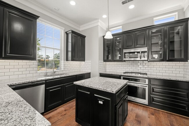 6703 Highclere Manor Ln