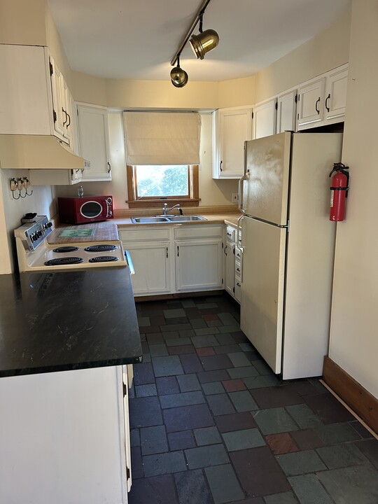 20 Curtis Ave in Rutland, VT - Building Photo