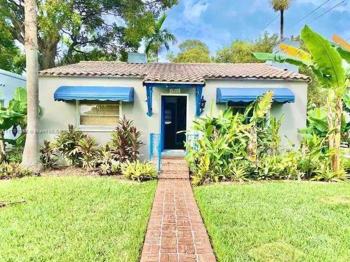 1701 Fletcher St in Hollywood, FL - Building Photo