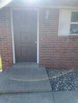 150 E Back St in Hecker, IL - Building Photo