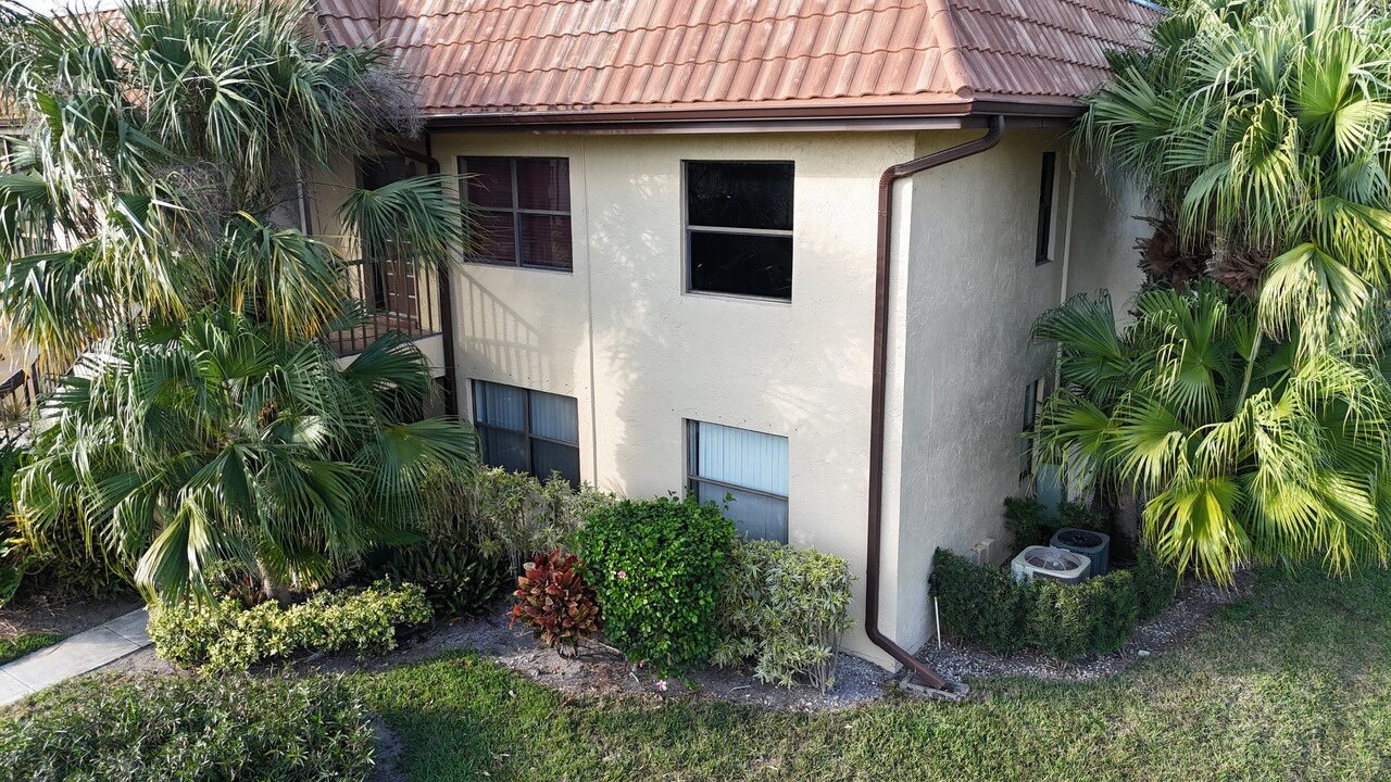 7070 Golf Colony Ct in Greenacres, FL - Building Photo