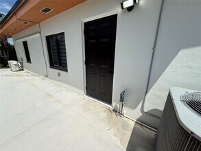 16800 NW 72nd Ct in Hialeah, FL - Building Photo - Building Photo