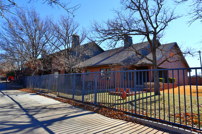 Copper Chase Condominiums in Oklahoma City, OK - Foto de edificio - Building Photo