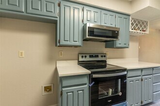 5201 Rustle Leaf Dr in Arlington, TX - Foto de edificio - Building Photo