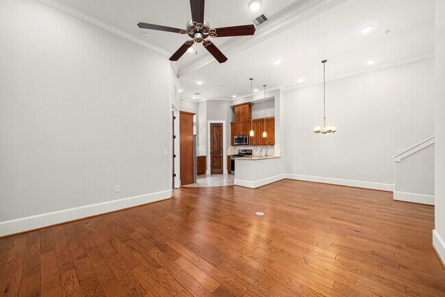 property at 2022 Sabine St