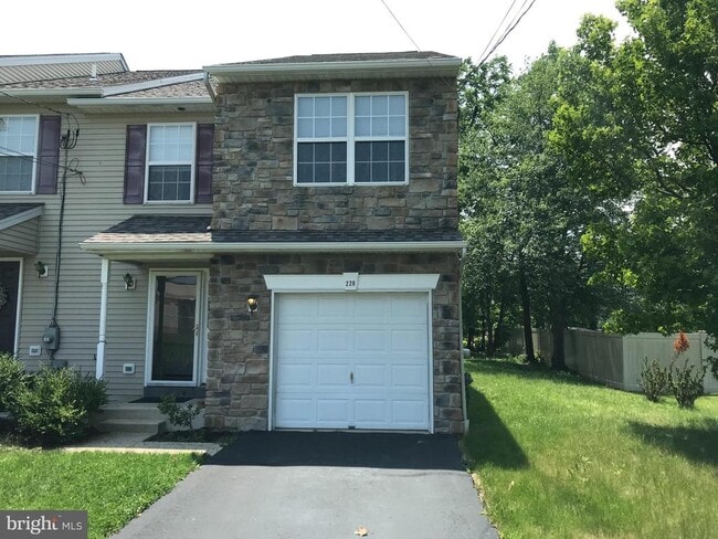property at 220 E Mt Vernon St