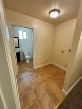 739 E 79th St in Los Angeles, CA - Foto de edificio - Building Photo