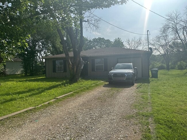 property at 3525 Country Club Rd