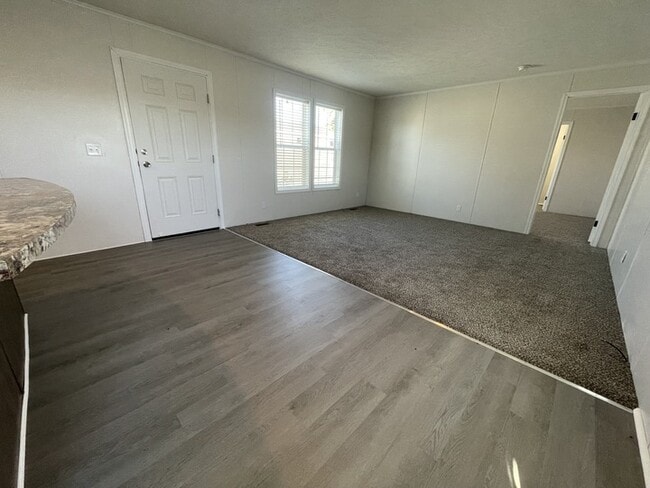 15835 Marentette Dr in Clinton Township, MI - Foto de edificio - Building Photo