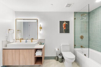 601 NE 1st Ave in Miami, FL - Building Photo - Building Photo