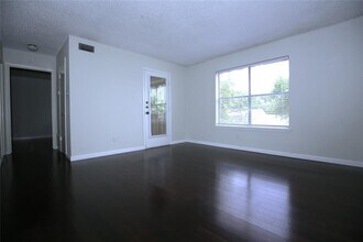 8210 Bent Tree Rd in Austin, TX - Building Photo - Building Photo