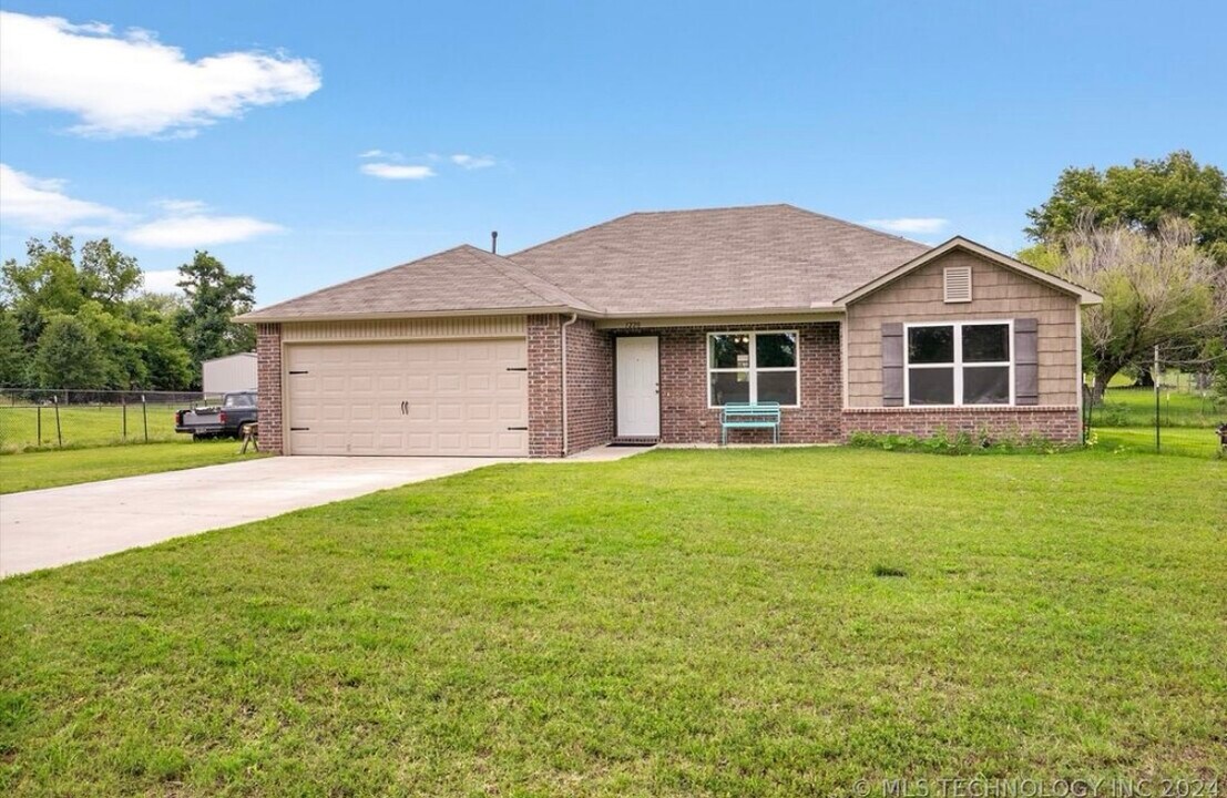 1220 W Duncan Rd in Haskell, OK - Building Photo