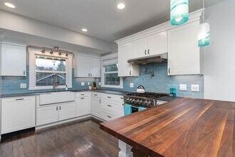 2137 N 61st St in Seattle, WA - Building Photo - Building Photo