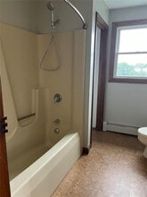 3 Buttonwood St, Unit 2nd Floor in Bristol, RI - Building Photo - Building Photo