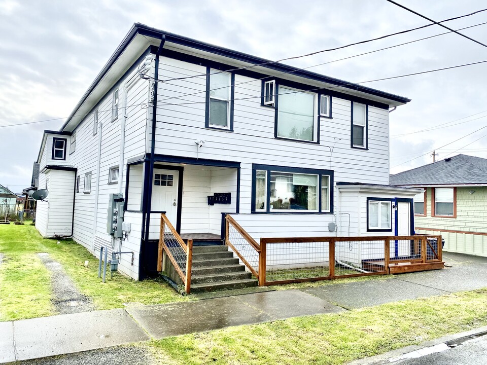 620 Eklund Ave in Hoquiam, WA - Building Photo