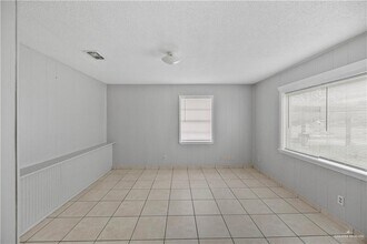 915 W Smith St in Edinburg, TX - Building Photo - Building Photo