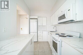 490 Eglinton Ave E in Toronto, ON - Building Photo - Building Photo