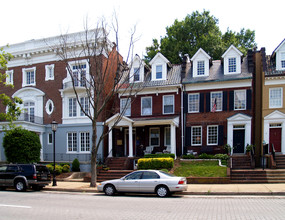 2217 Monument Ave in Richmond, VA - Foto de edificio - Building Photo