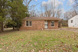 2710 Cave Ave NW in Huntsville, AL - Building Photo