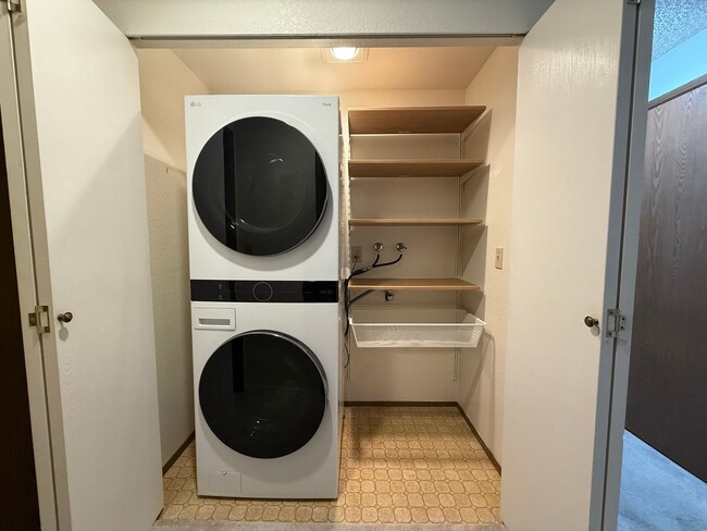 12709 NE 116th St in Kirkland, WA - Building Photo - Building Photo