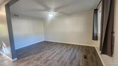 6555 Manson Dr in Waterford Township, MI - Building Photo - Building Photo