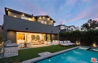 4453 Gentry Ave in Los Angeles, CA - Building Photo