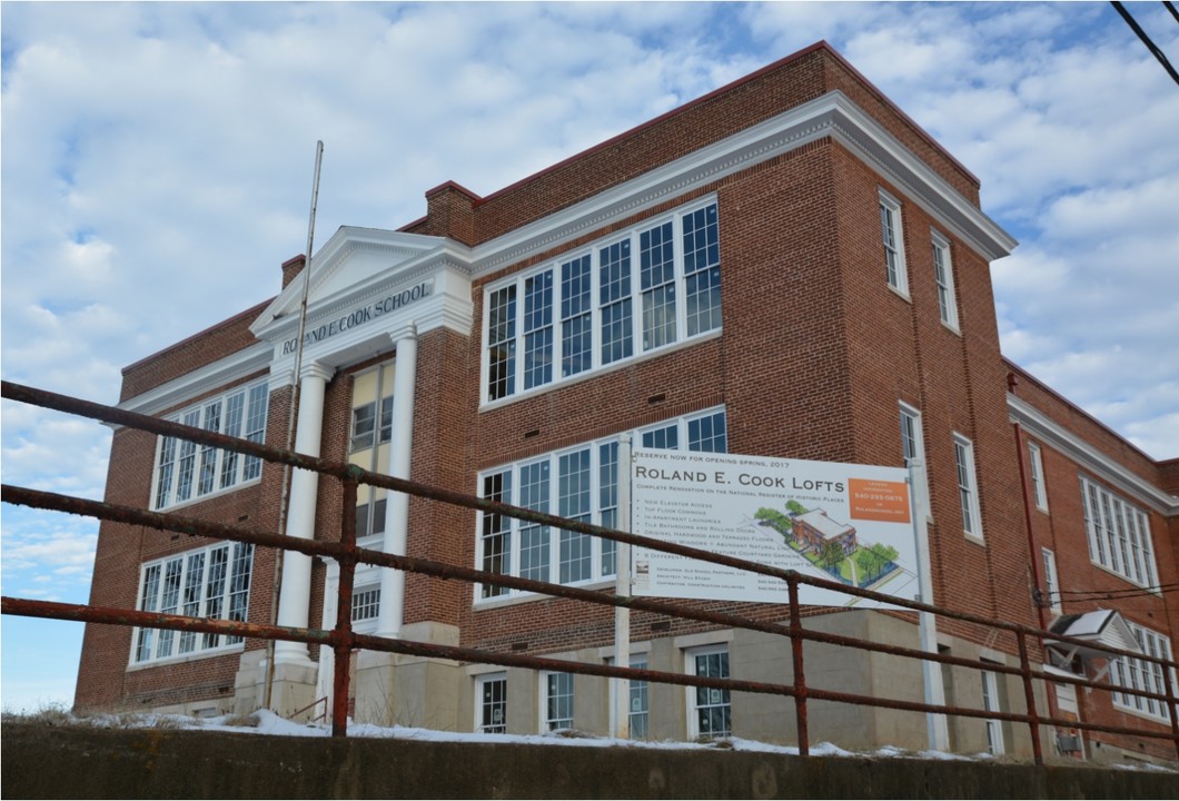 Roland E. Cook Lofts in Vinton, VA - Foto de edificio