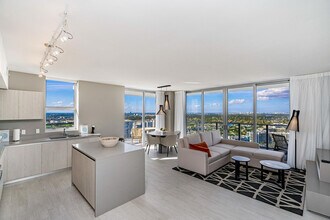 4010 S Ocean Dr in Hollywood, FL - Building Photo - Building Photo