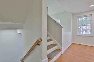 92 Barrington Ave in Nashua, NH - Foto de edificio - Building Photo