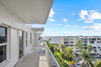 3230 S Ocean Blvd, Unit 3230 in Palm Beach, FL - Foto de edificio - Building Photo