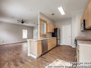 1322 Dezarae St in San Antonio, TX - Building Photo - Building Photo