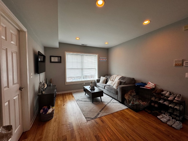 3217 N Karlov Ave in Chicago, IL - Building Photo - Building Photo
