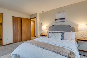 Harbor Ridge Apartments in Port Washington, WI - Building Photo - Interior Photo