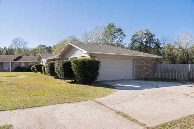 8238 Li Fair Dr in Pensacola, FL - Building Photo - Building Photo